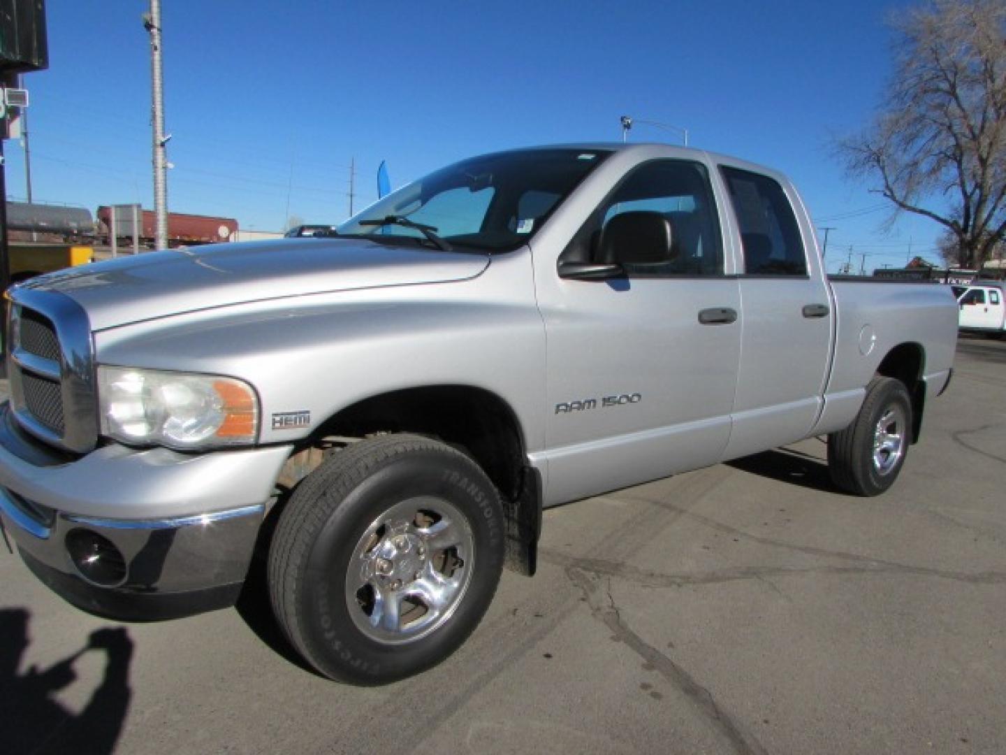 2005 Silver /Gray Dodge Ram 1500 SLT (1D7HU18D15S) with an 5.7 Hemi V8 engine engine, 5 speed automatic transmission, located at 4562 State Avenue, Billings, MT, 59101, (406) 896-9833, 45.769516, -108.526772 - 2005 Dodge Ram 1500 SLT Quad Cab Short Bed 4WD 5.7L V8 OHV 16V Hemi Engine - 5 speed automatic transmission - 4 wheel drive - 159,014 miles SLT package - air conditioning - tilt wheel - cruise control - AM/FM/CD audio - power windows and door locks - power drivers seat - privacy glass - keyles - Photo#7